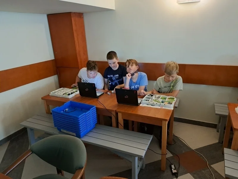 21 2zajecia z konstruowania i programowania robotow.